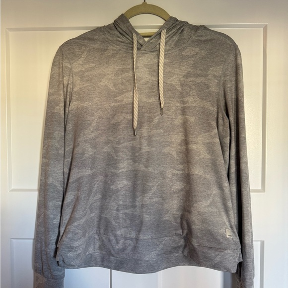 Vuori Tops - VUORI HALO ESSENTIAL HOODIE